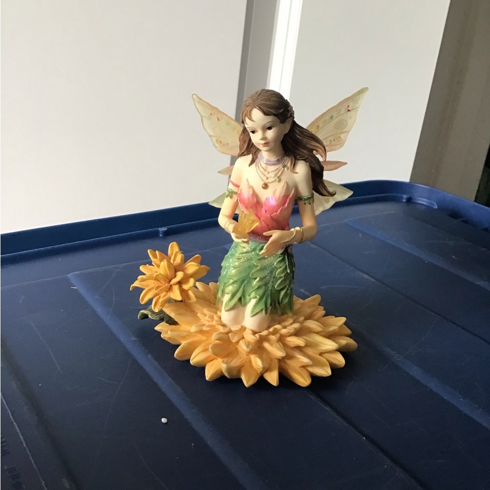 Faerie Glen “chrysanthia” - Retired - No Box
